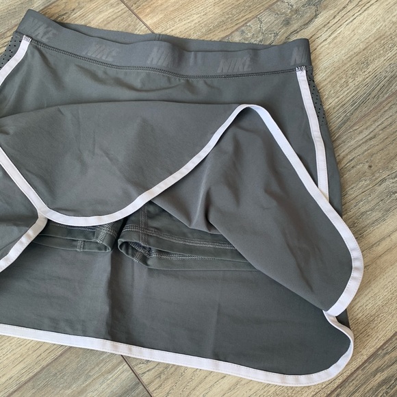 Nike golf skirt - Picture 4 of 5